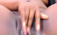 Ebony fingering her pussy till squirt on webcam