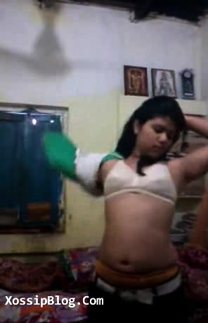 Indian Webcam Squirt - Free Mobile Porn - Indian Desi Teen In Glasses Squirting On Webcam -  2717594 - IcePorn.com