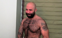 Hairy muscle daddy jerks off